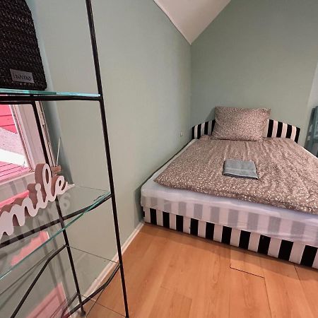 Tulipan Villa Panzio Szolnok Bagian luar foto