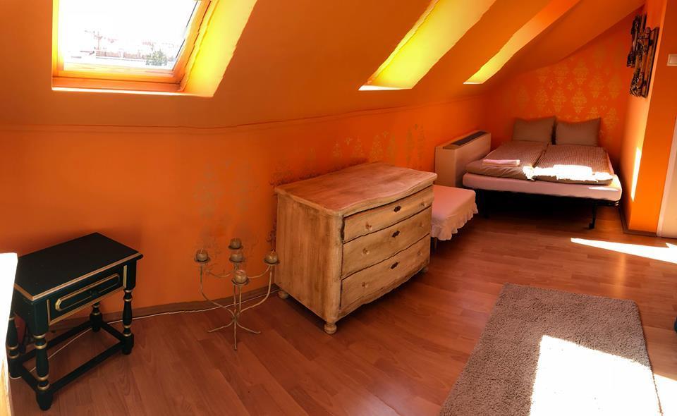 Tulipan Villa Panzio Szolnok Bagian luar foto